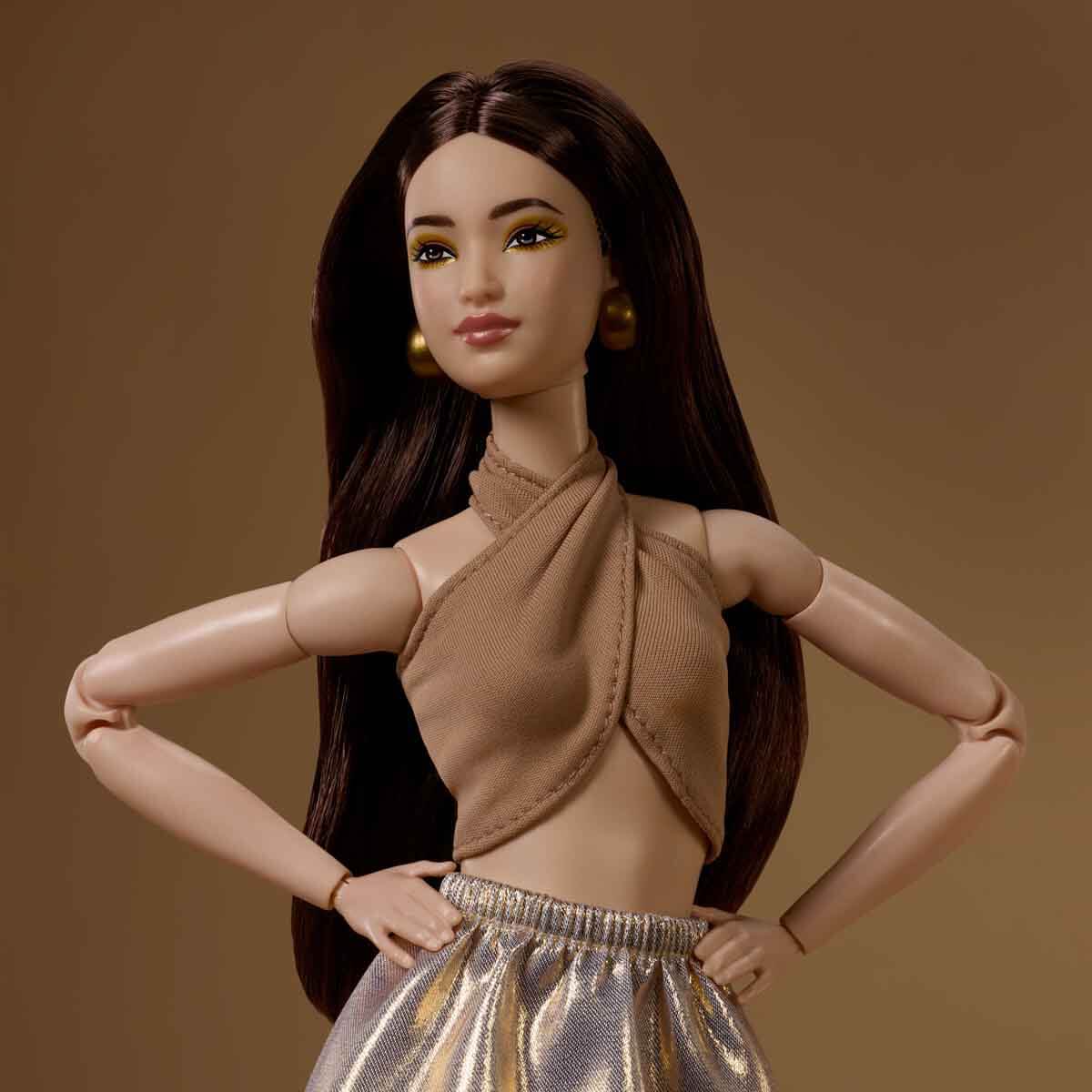 Barbie Basics İkonik Model 06 Koleksiyon Bebeği JJX25