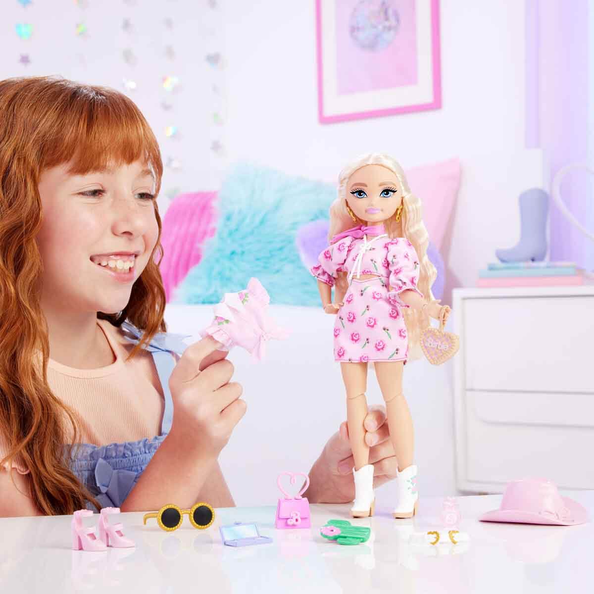 Barbie Dream Besties Festival Kombinleri Malibu Bebeği JGH87
